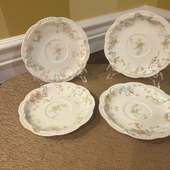 4-Pc Haviland & Co. Saucer Plates, The Princess Pink Flowers Blue Scrolls - Picture 5 of 10